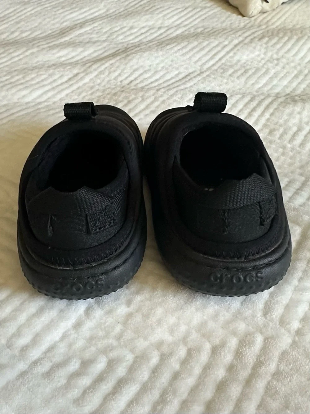 CROCS Kids Quilted Slip-On Slippers in Black